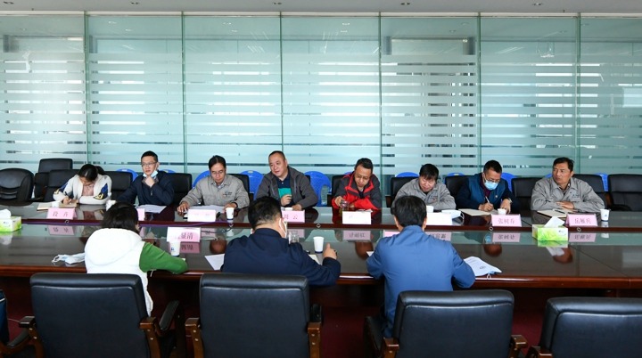 省属国有企业专职表部董事寸延峰、伍显清一行到前锋化工调研