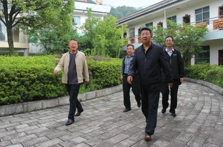 云煤集团专职表部董事寸延峰、孔君赴富源东源金发煤业有限公司调研