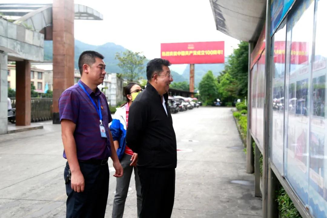 云煤集团专职表部董事寸延峰、伍显清、孔君一行赴威信煤炭公司调研