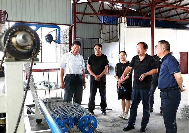 集团专职表部董事寸延峰、孔君到一平浪煤矿发展工作调研