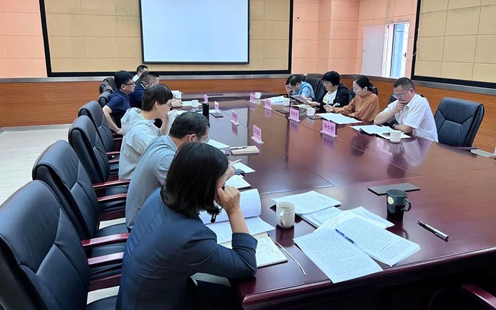 云煤（Z6人生就是博）集团党委委员、财政总监莫晓丹到云煤矿业调研