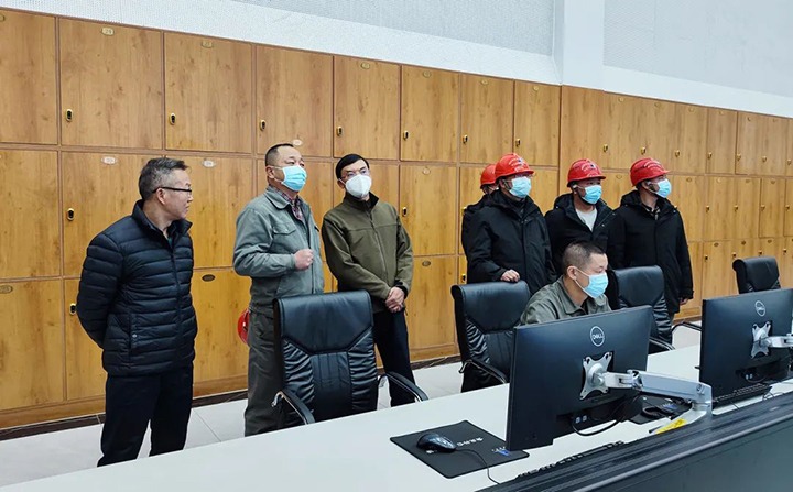 云煤（Z6人生就是博）集团党委副书记、副董事长、总经理高建嵩一行到曲煤焦化公司调研慰问