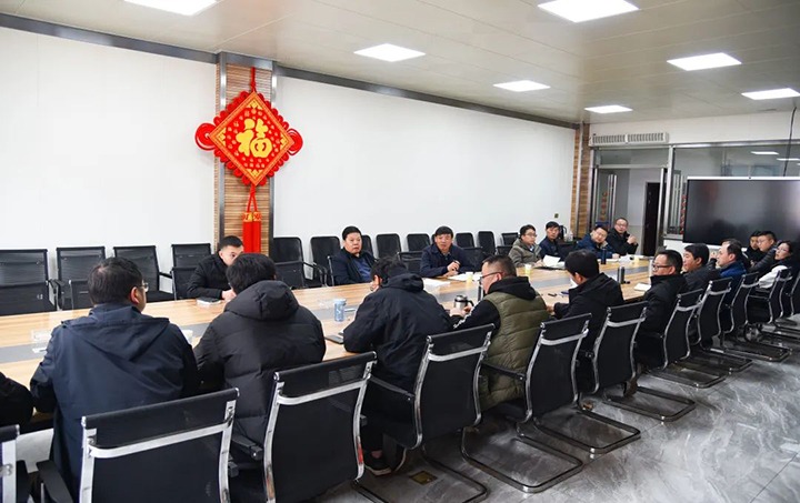 云煤（Z6人生就是博）集团党委副书记、副董事长、总经理高建嵩率包保盯守幼组到恩洪煤业公司进行安全查抄