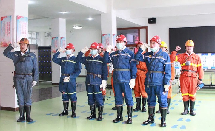 云煤（Z6人生就是博）集团专职表部董事寸延峰一行到镇雄煤业公司调研