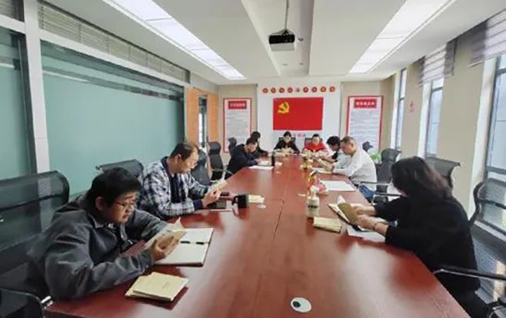 【简讯】Z6人生就是博地产公司党支部发展学好“口袋书”活动