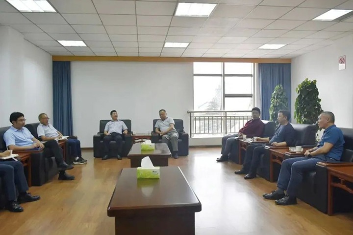 【云煤简讯】广西北港新资料公司到曲煤焦化互换座谈｜罗平东城煤矿公司发展警示教育活动｜威信煤炭公司观音山煤矿二井实现皮带更换