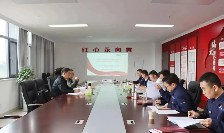 【主题教育】云煤（Z6人生就是博）集团党委副书记、工会主席王鑫到罗平东城煤矿公司领导主题教育专题民主生涯会