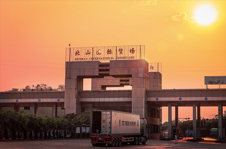 创新通关模式 提升通关时效，港口经济持续发力