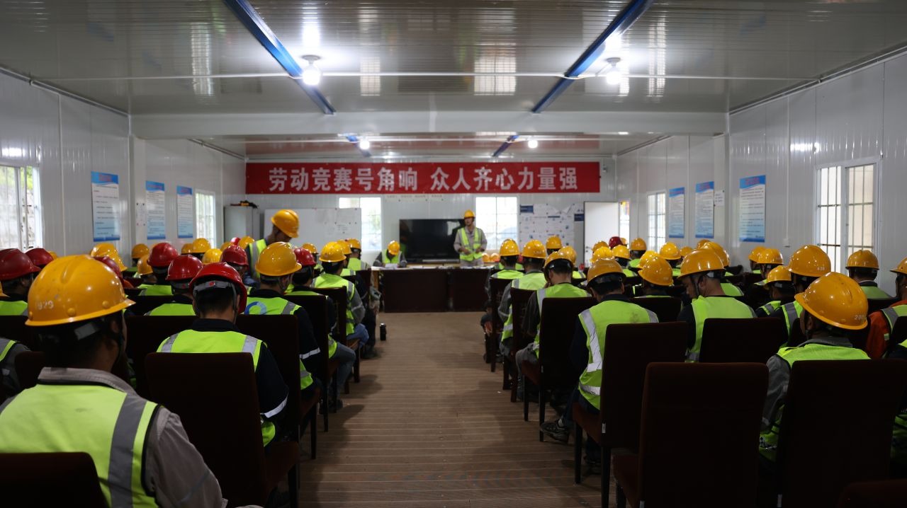 煤海竞帆船，拼搏铸鲜丽——前锋煤衣吠动较量奏响奋进乐章