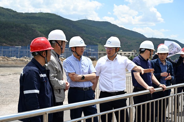 集团党委副书记、副董事长、总经理高建嵩一行到前锋煤业查抄安全出产工作