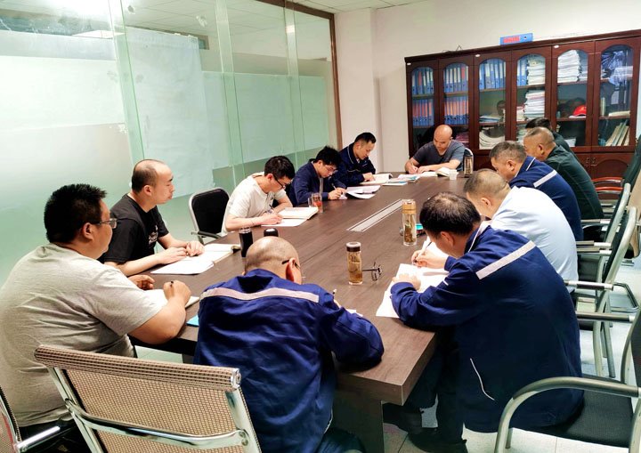 煤矿“夜讲堂”：值班间隙一幼时，人人都是安全讲师！