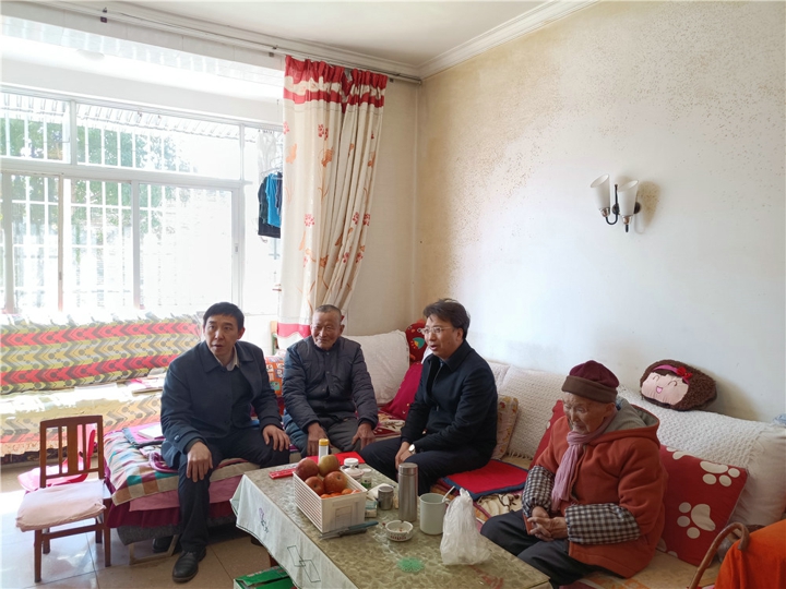 集团辅导光临可保煤矿送温暖 (5).jpg