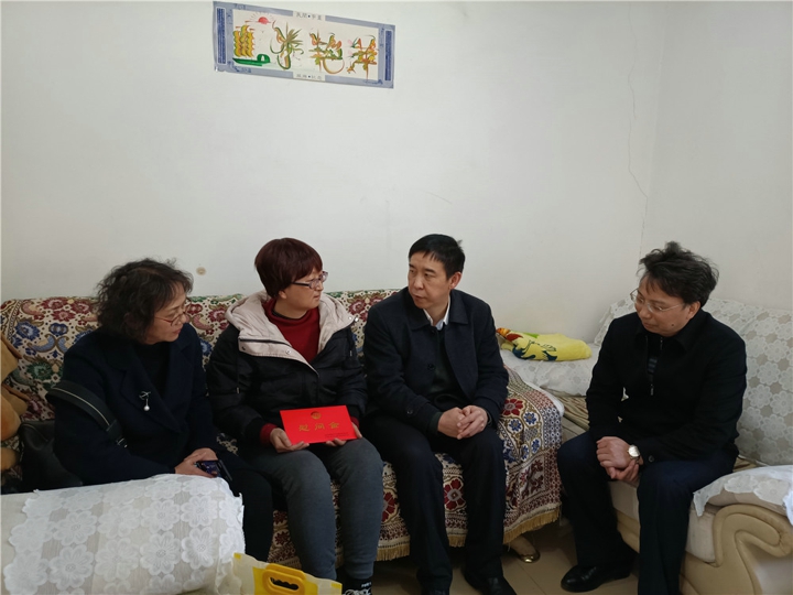 集团辅导光临可保煤矿送温暖 (6).jpg