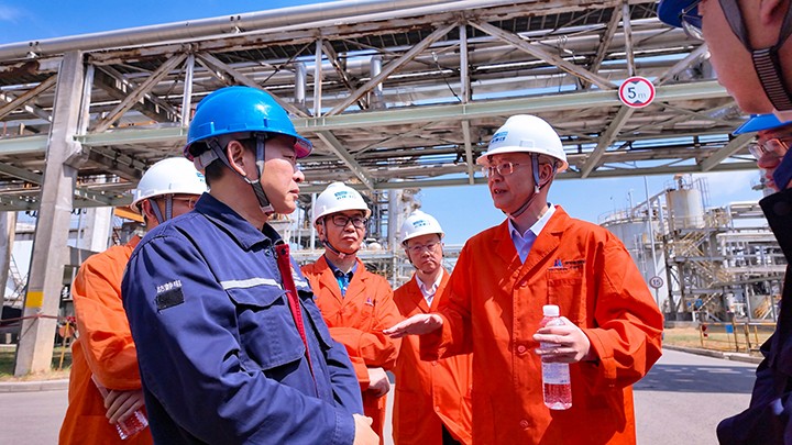 胡均调研前锋化工 (15)(1).jpg